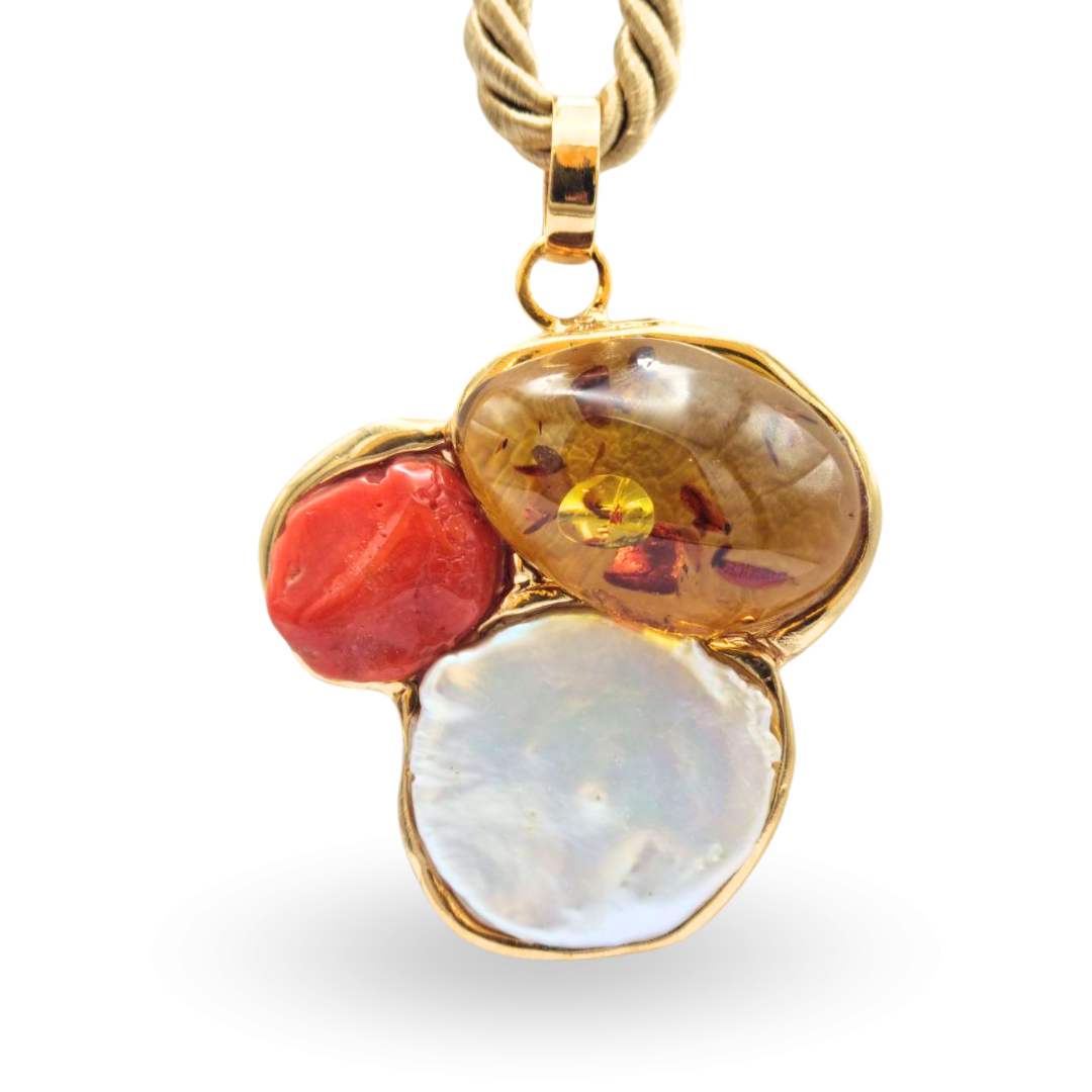 Ciondolo in Argento 925 dorato con sasso di Corallo, Rosso Mediterraneo, Perla e Ambra naturale