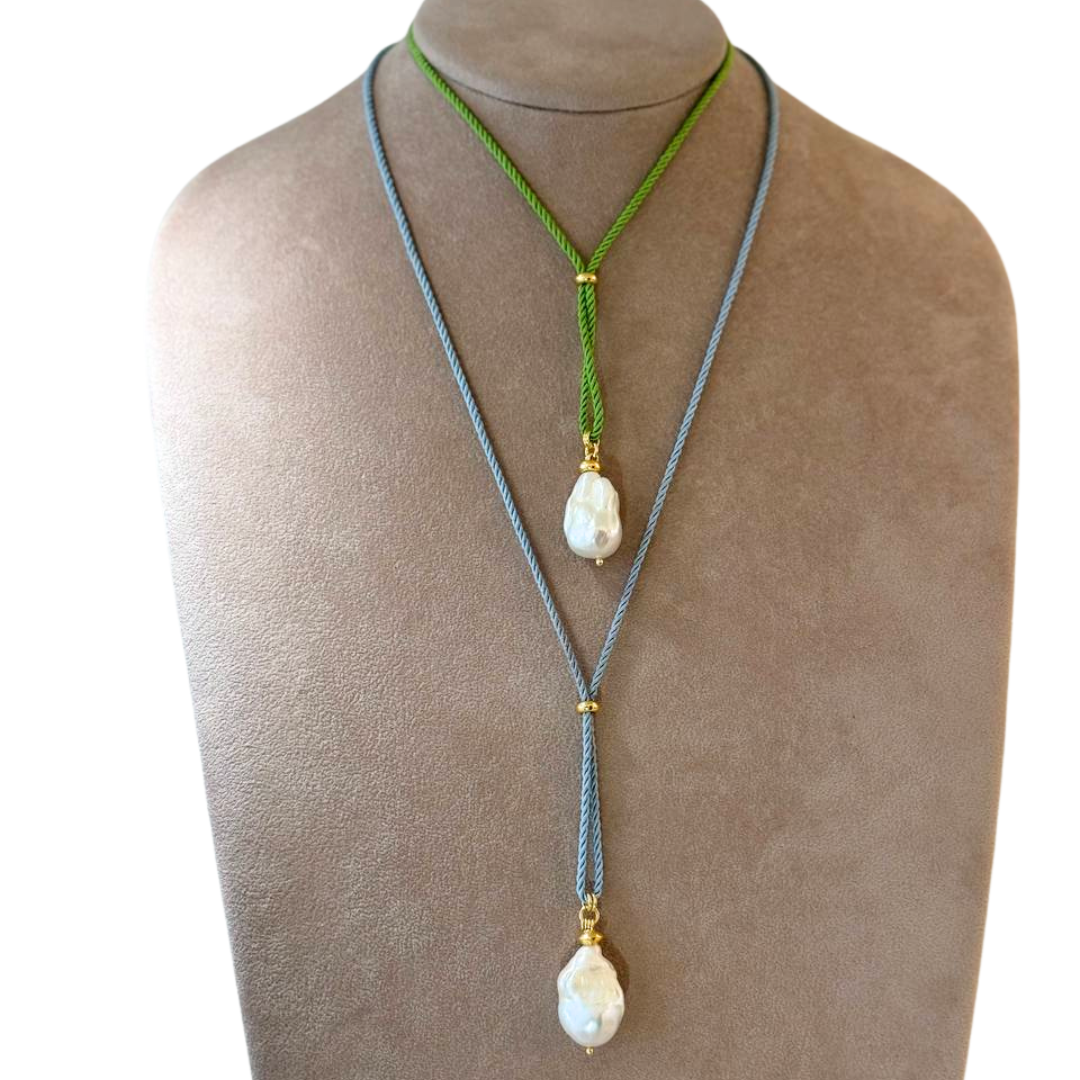 Collana con Perla Scaramazza montata in Argento 925 dorato e cordoncino colorato a scelta
