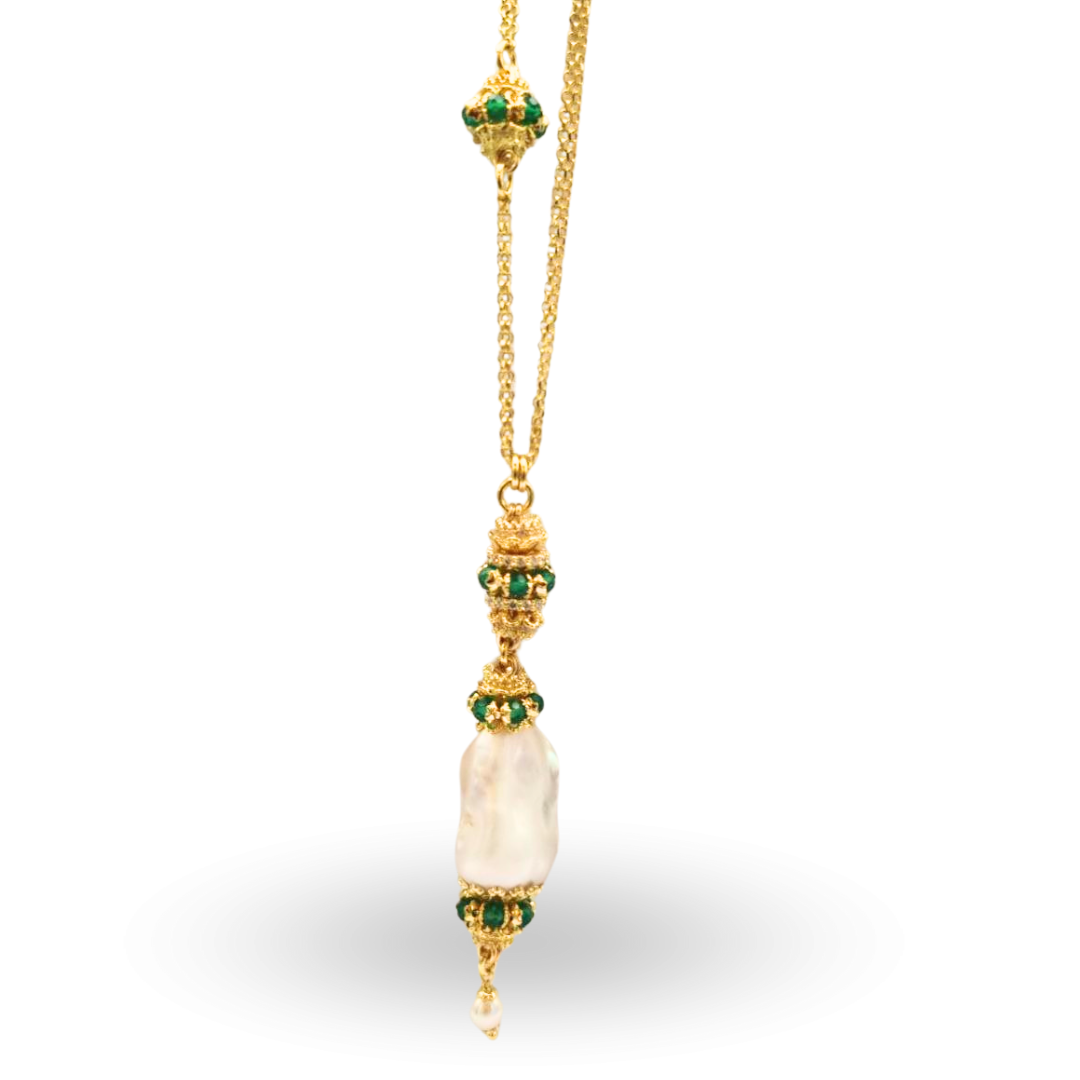 Collana in Argento 925 dorato con Perla scaramazza compresa tra due mezze mine, mina con coroncine con Giada