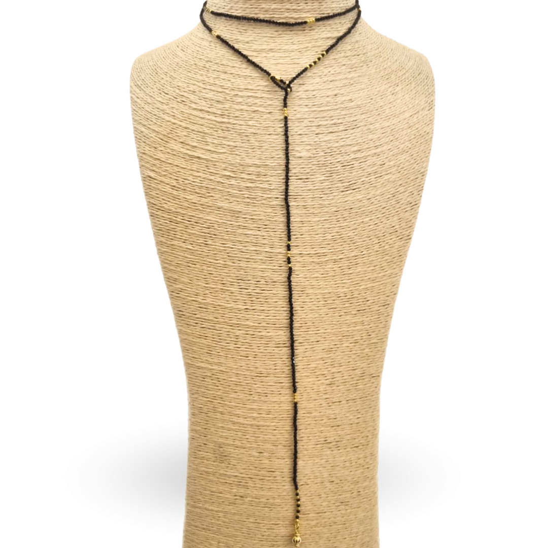 Collana a cravatta in Spinelli neri e Argento 925 dorato con doppio giro e pallino finale