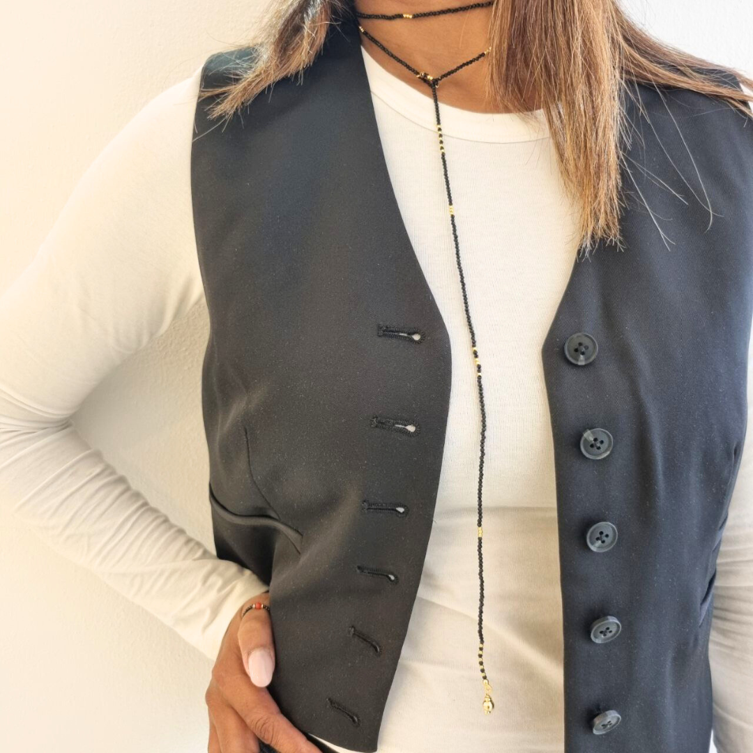 Collana a cravatta in Spinelli neri e Argento 925 dorato con doppio giro e pallino finale
