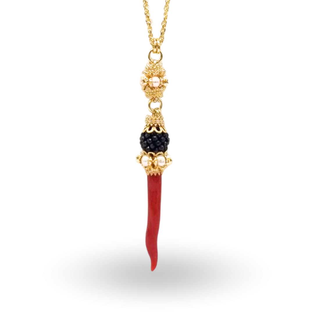 Collana in Argento 925 dorato con Corno in Corallo rosso Mediterraneo, mora in Spinelli neri lavorazione Tessito e coroncine in Perle