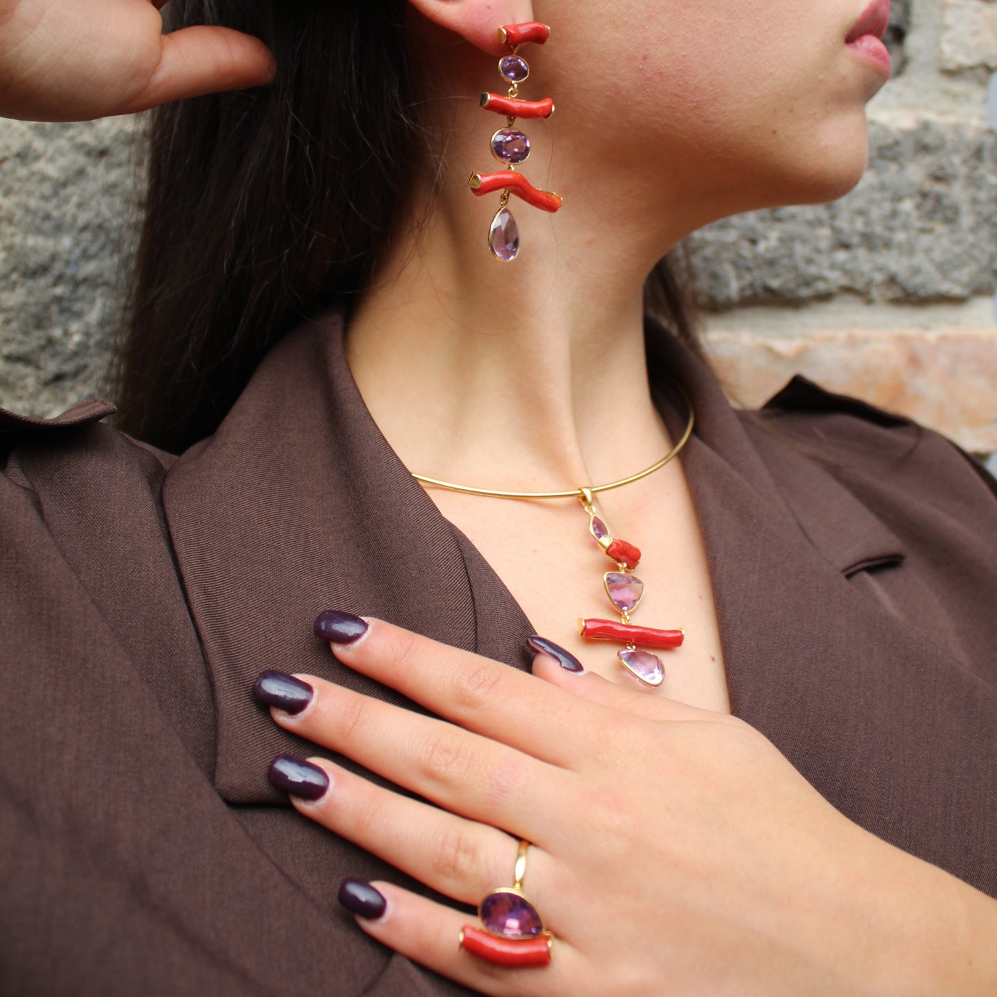 Anello in Argento 925 dorato con ramo di Corallo rosso e Ametista a goccia