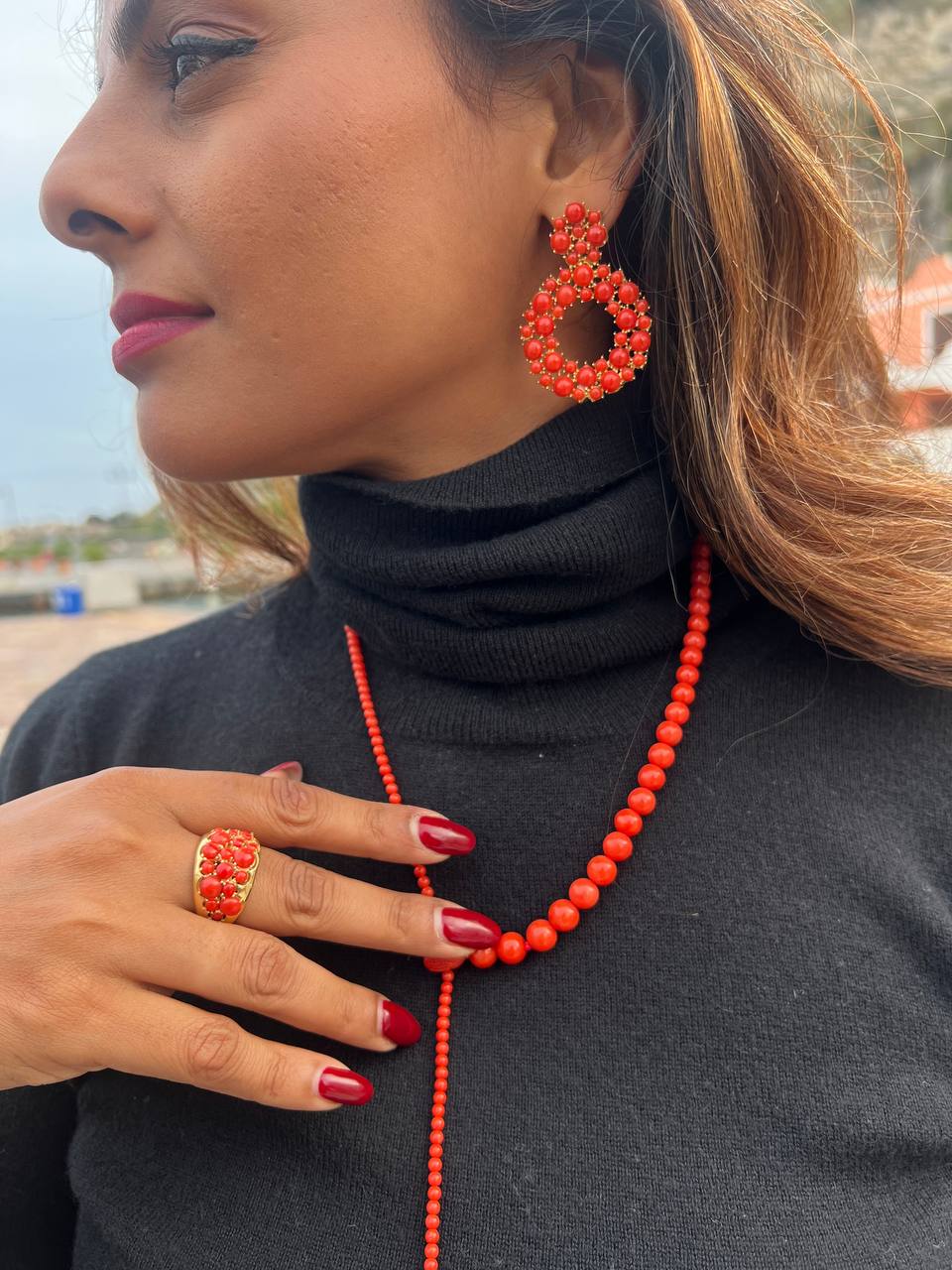 Orecchini in Argento 925 dorato a cerchi modello Chantecler con spole in Corallo rosso Mediterraneo