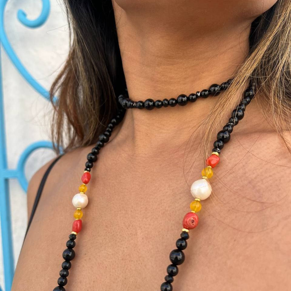 Collana in Pietre Naturali con Onice, Corallo rosso Mediterraneo e Perle, montata in Argento 925 dorato