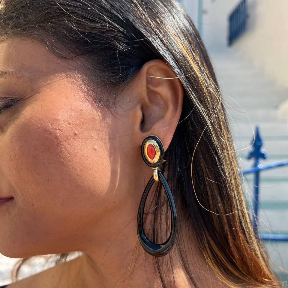Orecchini in Argento 925 dorato pendenti con goccia aperta in Onice e spola di Corallo rosso