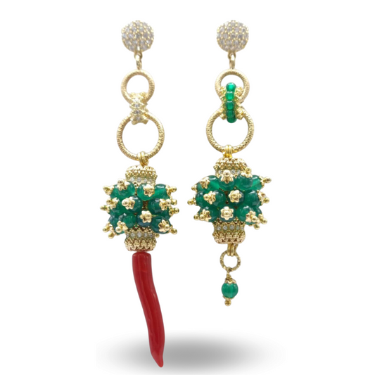 Orecchini in Argento 925 dorato asimmetrici con Corno in Corallo e ciuffi in Giada