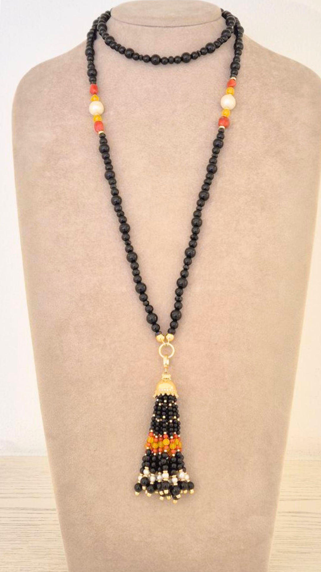 Collana in Pietre Naturali con Onice, Corallo rosso Mediterraneo e Perle, montata in Argento 925 dorato