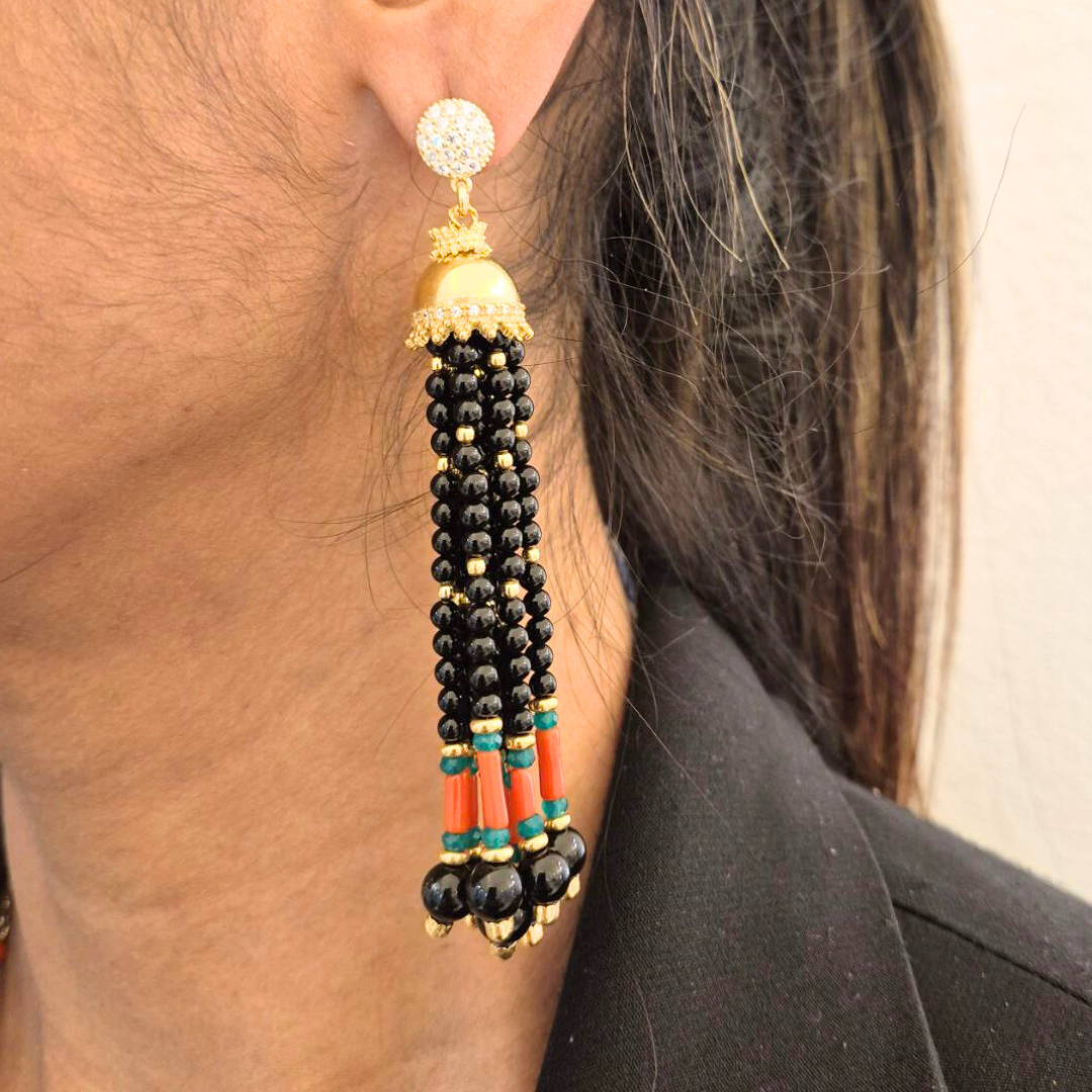 Orecchini Linea Mala in Argento 925 dorato con ciuffi in Onice, Corallo rosso e Giada