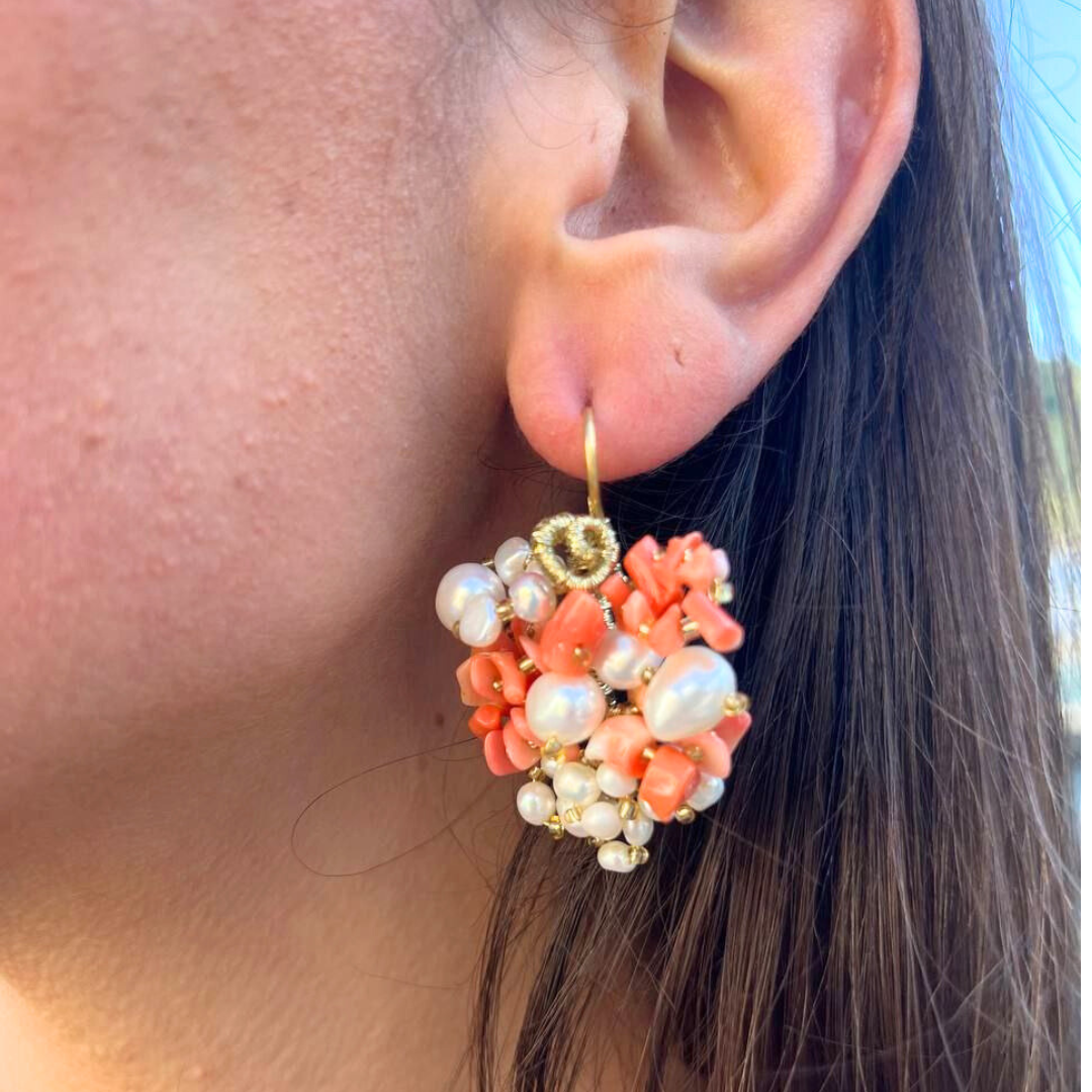 Orecchini a grappolo in Argento 925 bagnato in Oro 18Kt con Corallo rosa e Perle