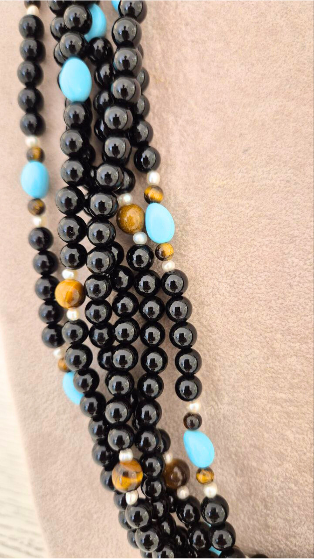 Collana a 6 fili in Onice, Perle, sassi di Pasta di Turchese e Occhi di Tigre, chiusura in Argento 925 dorato