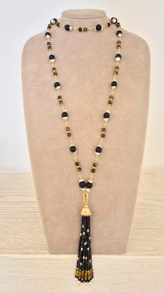 Collana in Pietre Naturali ammagliata completamente a mano, in Argento 925 dorato, con Onice, Spinelli neri, Perle e Occhio di Tigre e Onice