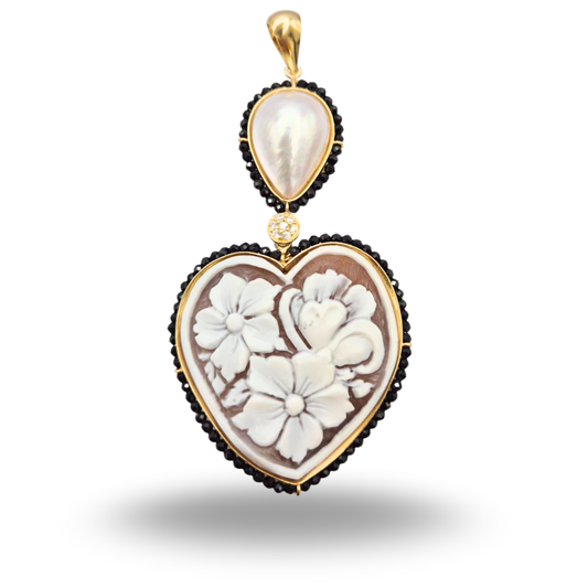 Ciondolo in Argento 925 dorato con Cammeo a cuore su Sardonica, Perla Barocca a cuore e giri di Spinelli neri con Collana semirigida