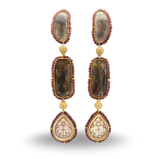 Orecchini in Argento 925 dorato con Cammei a goccia su Sardonica, Radice di Zaffiro e giri di Granato