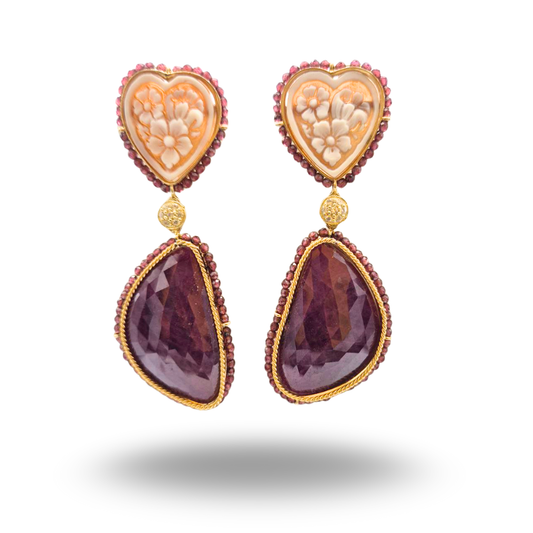 Orecchini in Argento 925 dorato con Cammei a cuore su Sardonica, Radice di Rubino e giri di Granato