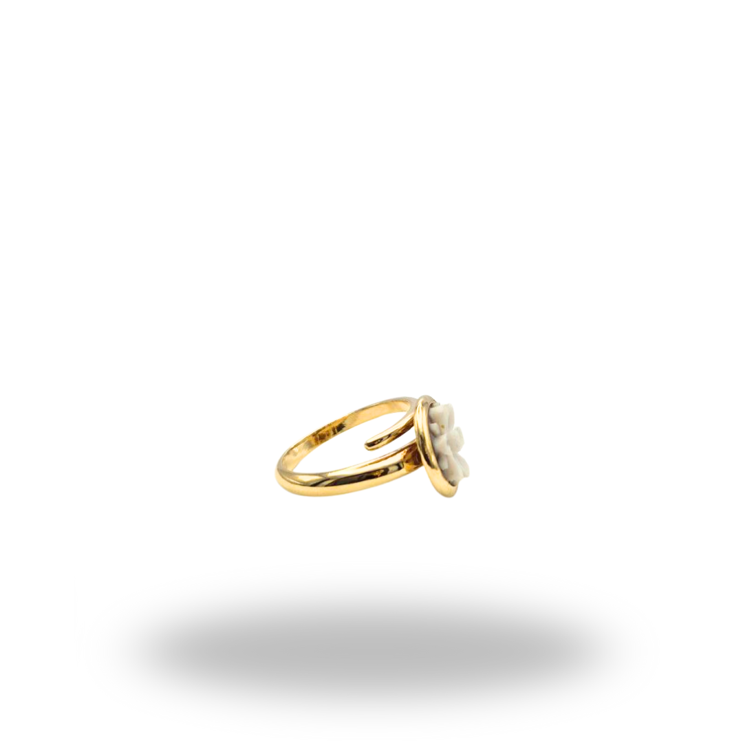 Anello in Argento dorato con Cammeo a fiore. Linea Minimal