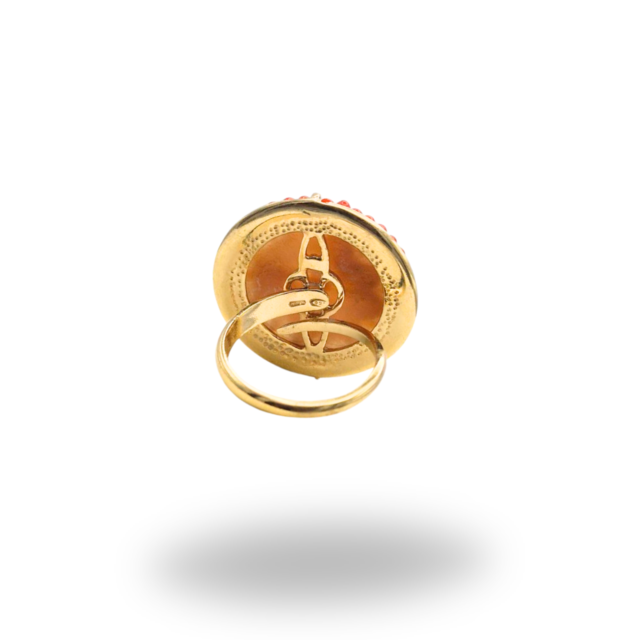 Anello in Argento 925 dorato con Cammeo floreale su Sardonica e giro in Corallo Rosso Mediterraneo