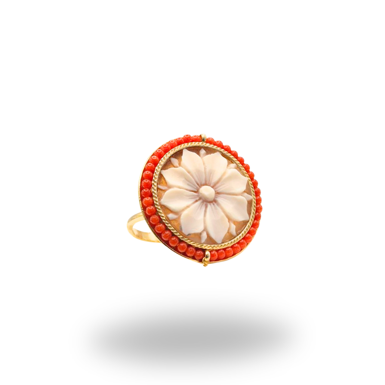 Anello in Argento 925 dorato con Cammeo floreale su Sardonica e giro in Corallo Rosso Mediterraneo