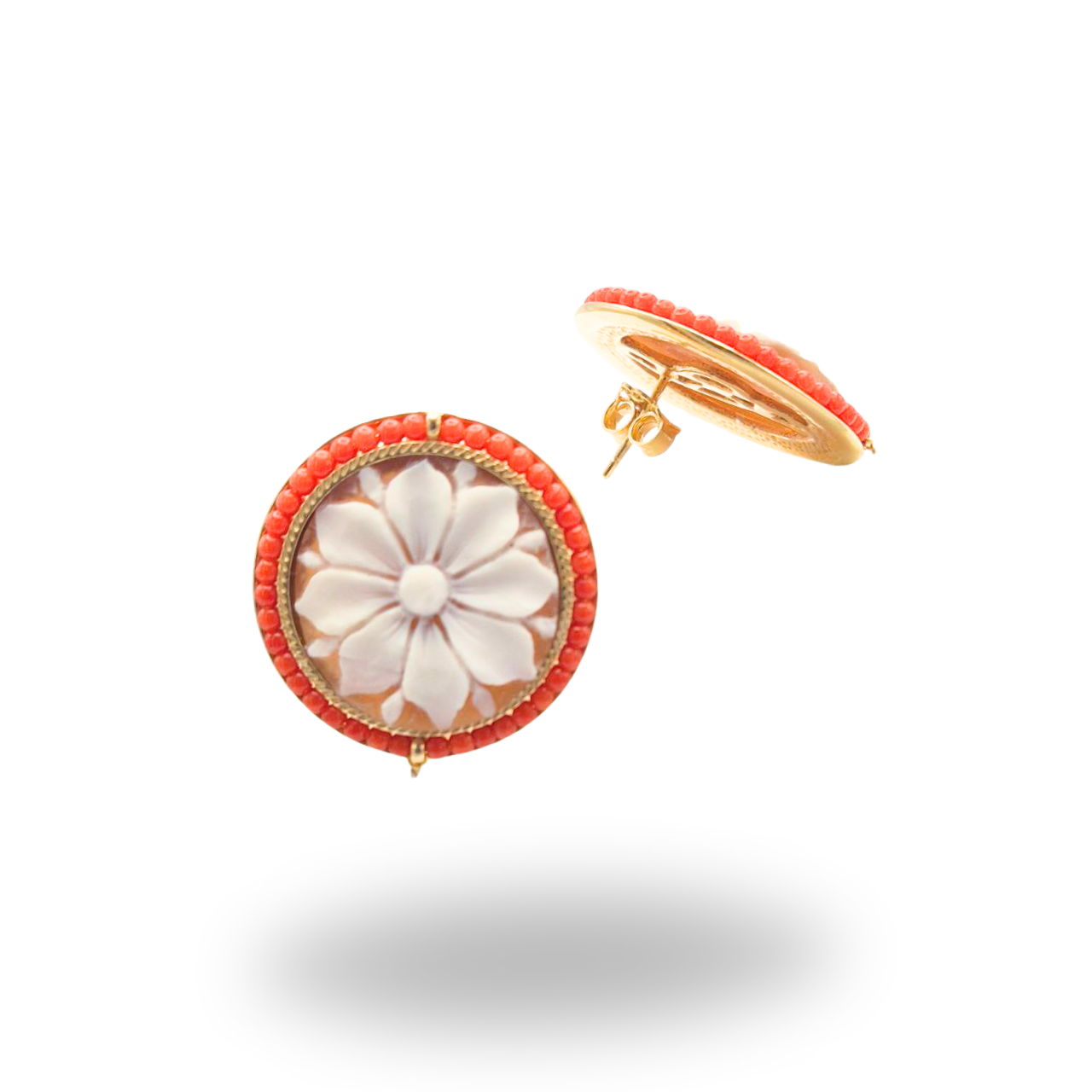 Orecchini in Argento 925 dorato con Cammeo floreale su Sardonica e giro in Corallo Rosso Mediterraneo