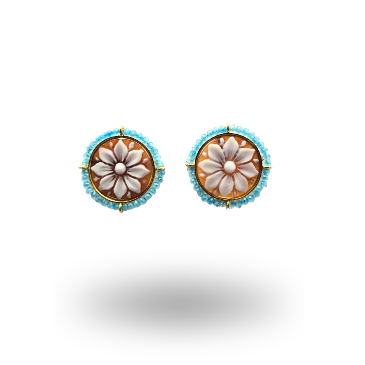 Orecchini in Argento 925 dorato con Cammeo floreale su Sardonica e giro in Topazio azzurro