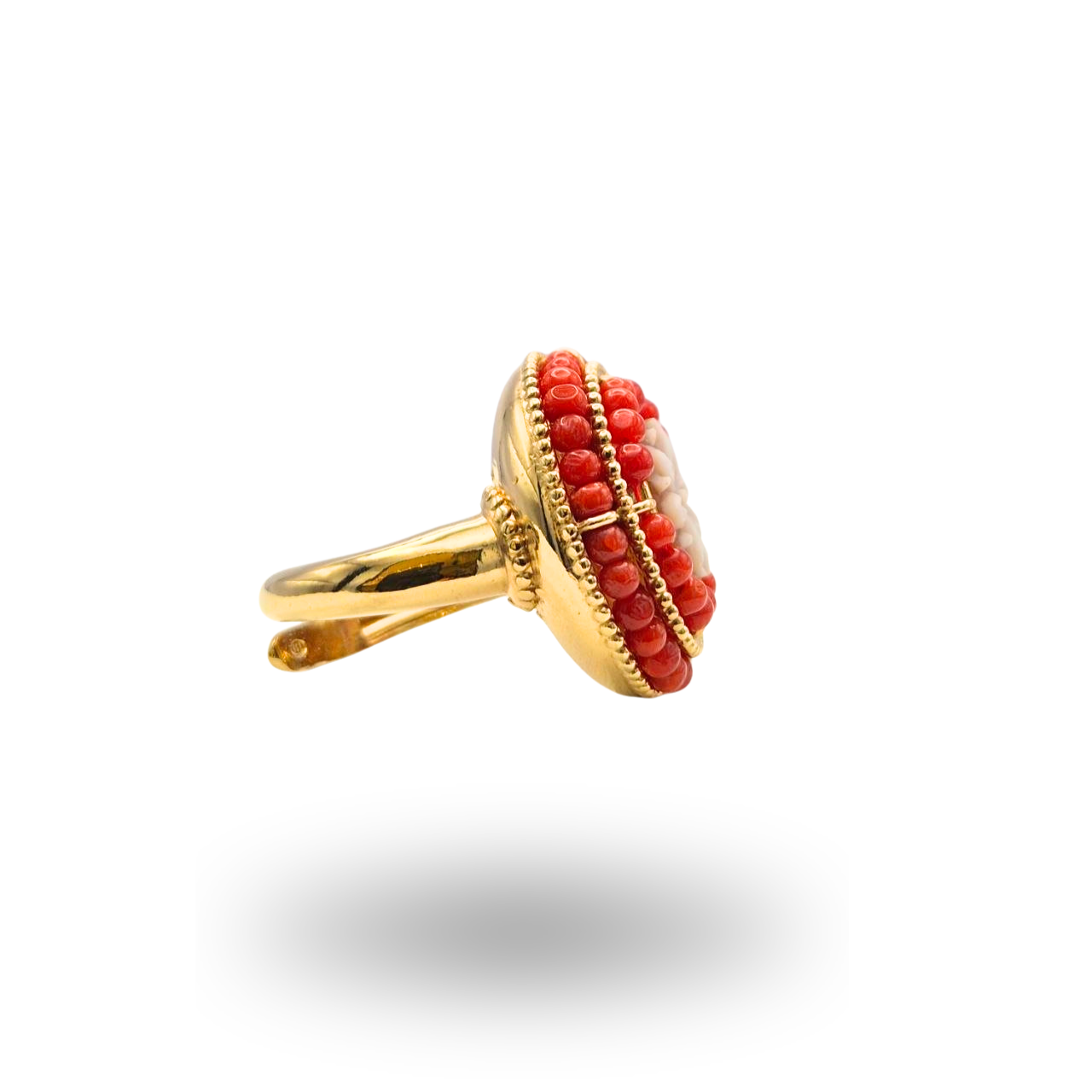 Anello in Argento 925 dorato con piccolo Cammeo floreale su Sardonica e doppio giro in Corallo Rosso Mediterraneo