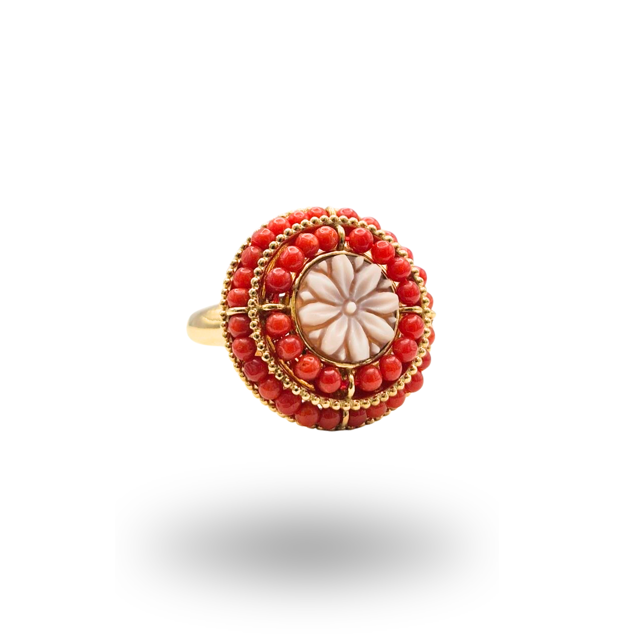 Anello in Argento 925 dorato con piccolo Cammeo floreale su Sardonica e doppio giro in Corallo Rosso Mediterraneo