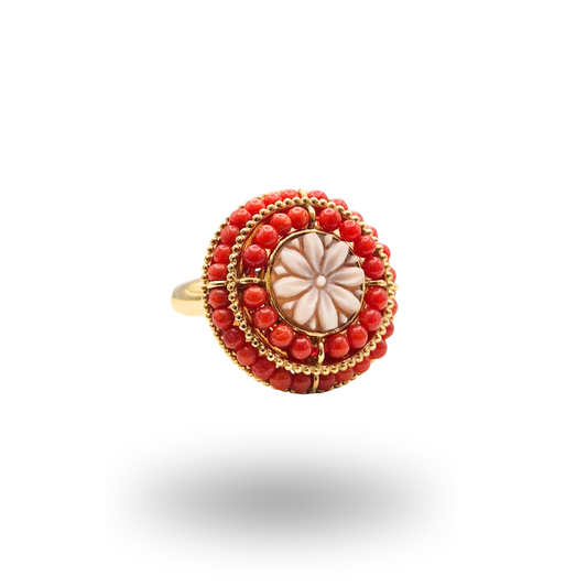 Anello in Argento 925 dorato con piccolo Cammeo floreale su Sardonica e doppio giro in Corallo Rosso Mediterraneo