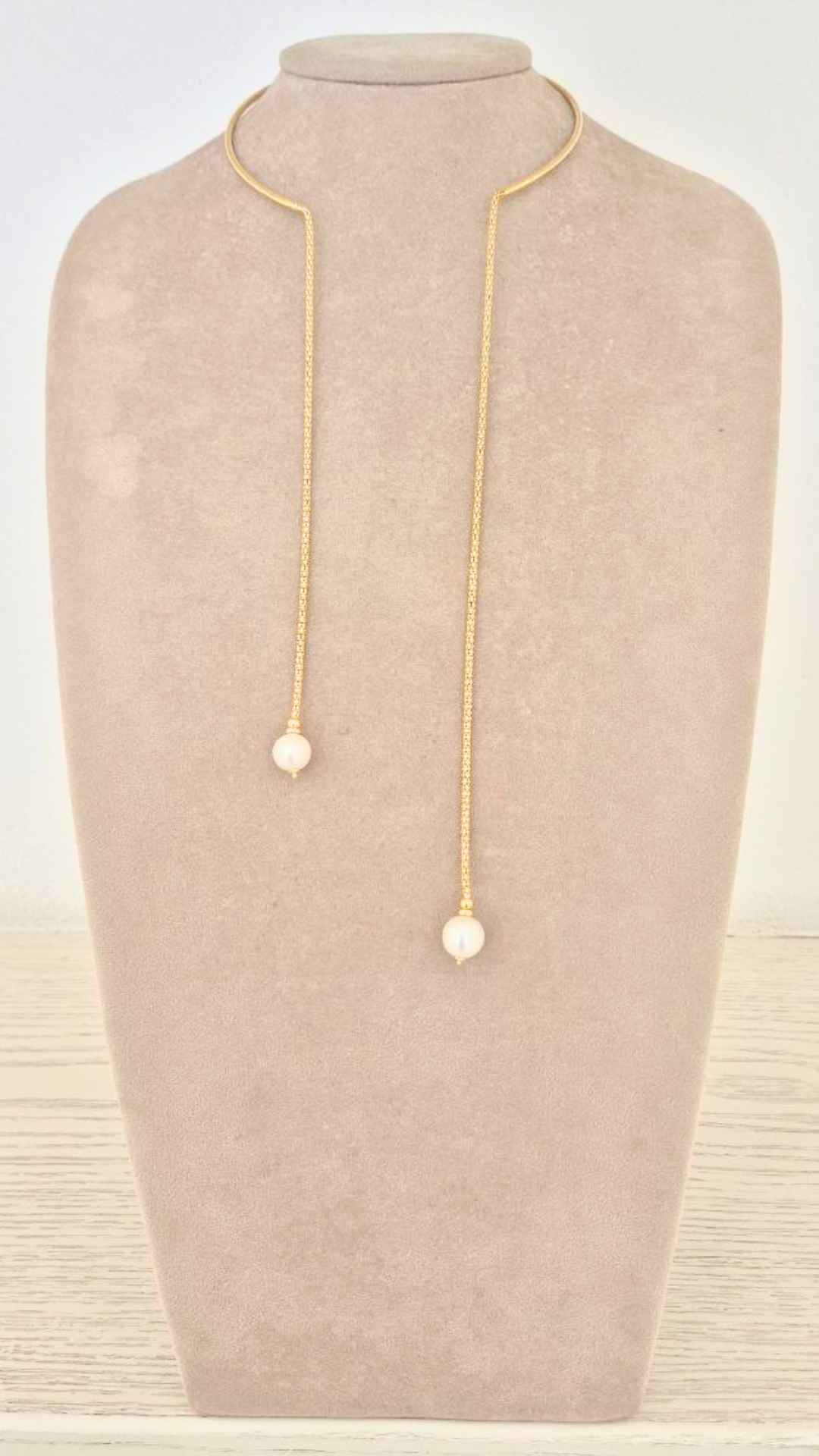 Collana a girocollo rigido in Argento 925 dorato modello Open con due pendenti con perla finale