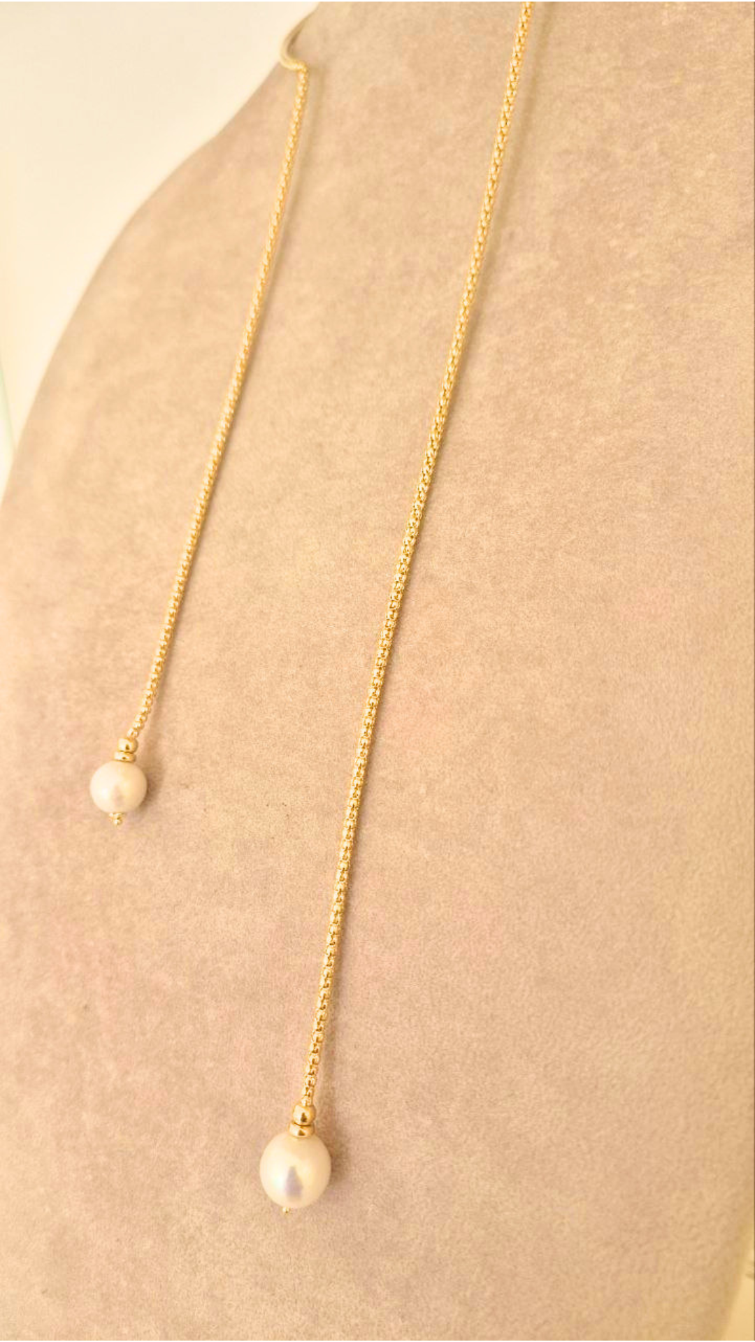 Collana a girocollo rigido in Argento 925 dorato modello Open con due pendenti con perla finale