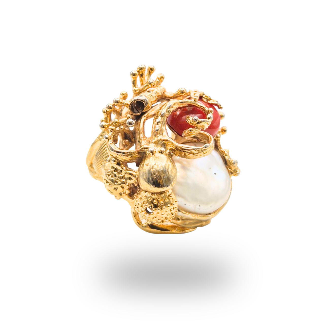 Anello in Bronzo dorato in tema marino con Perla Scaramazza e sasso di Corallo rosso Mediterraneo