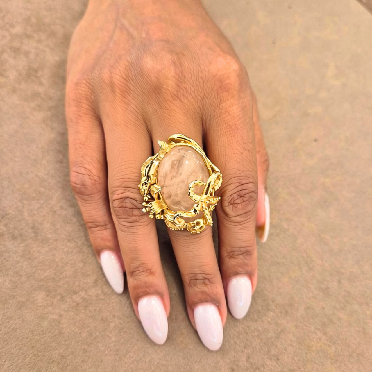 Anello in Bronzo dorato in tema marino con Berillo rosa