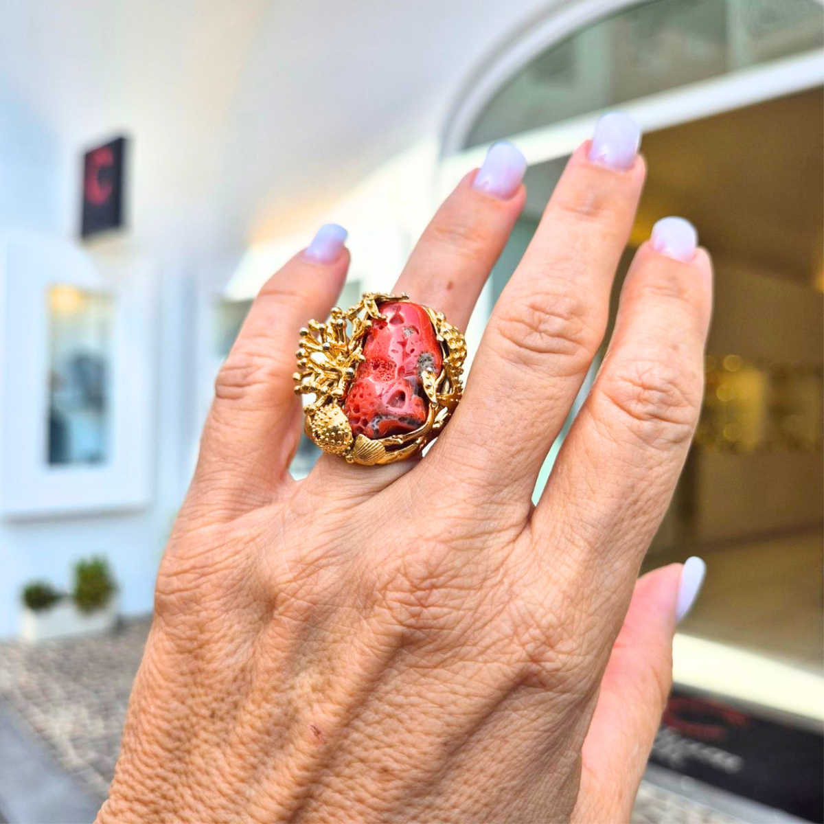 Anello in Bronzo dorato in tema marino con sasso di Corallo rosso Mediterraneo