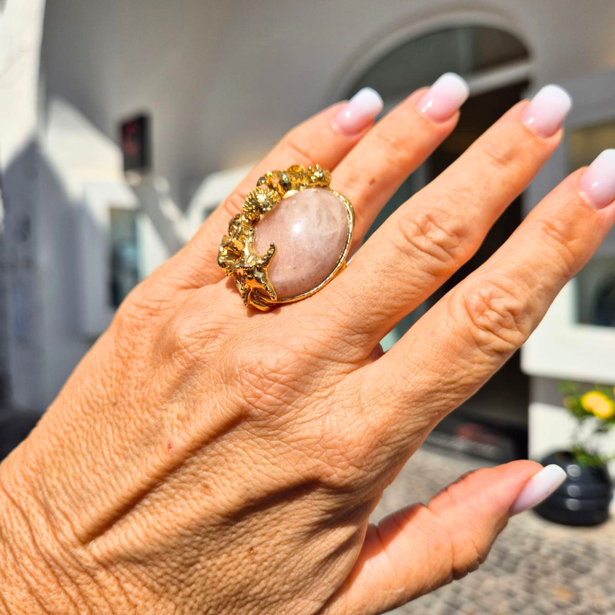 Anello in Bronzo dorato in tema marino con Berillo rosa