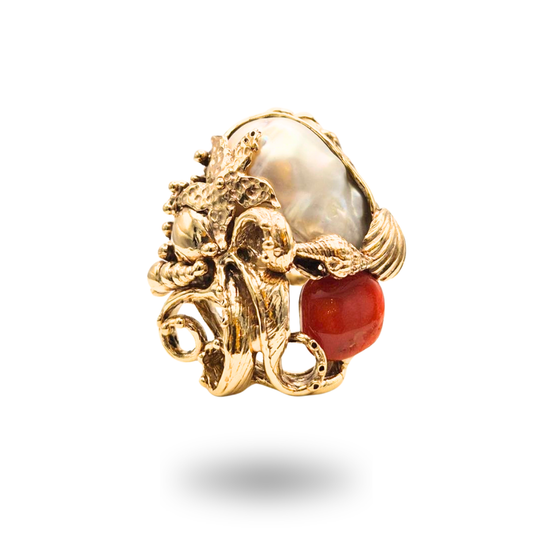 Anello in Bronzo dorato in tema marino con Perla Scaramazza e sasso di Corallo rosso Mediterraneo