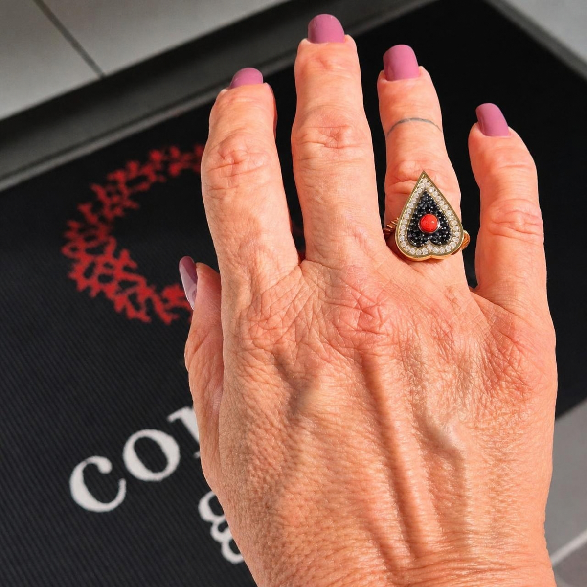 Anello in Argento 925 dorato con Cuore con Quarzi e spola in Corallo rosso