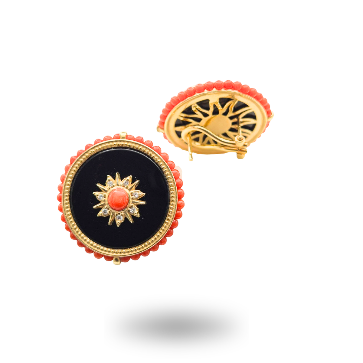 Orecchini in Argento 925 dorato con piastra tonda in Onice, spola in Corallo rosso e giro di Corallo rosso
