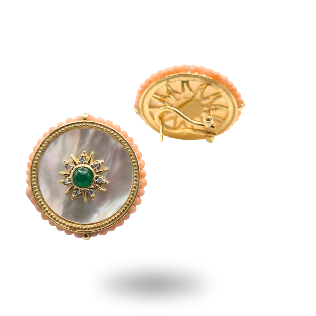 Orecchini in Argento 925 dorato con piastra tonda in Madreperla, spola in Agata verde e giro di Corallo rosa