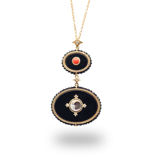Collana in Argento 925 dorato con due piastre ovali in Onice, spola di Corallo rosso, Cammeo e giro di Spinelli neri