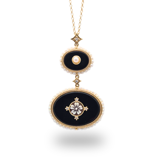 Collana in Argento 925 dorato con due piastre ovali in Onice, Perla, Cammeo e giro di Perle