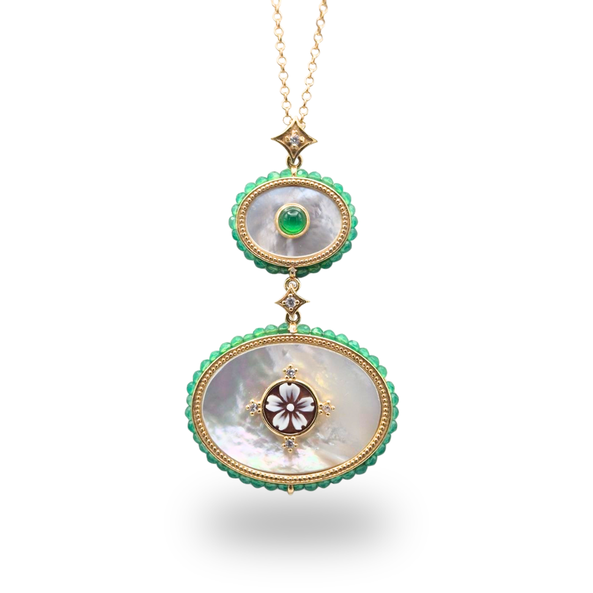 Collana in Argento 925 dorato con due piastre ovali in Madreperla, spola di Agata verde, Cammeo e giro di Agata verde