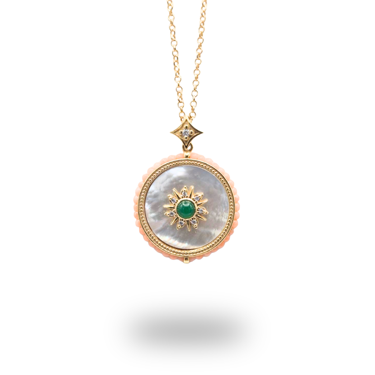 Collana in Argento 925 dorato con piastra tonda in Madreperla, spola di Agata verde e giro di Corallo rosa