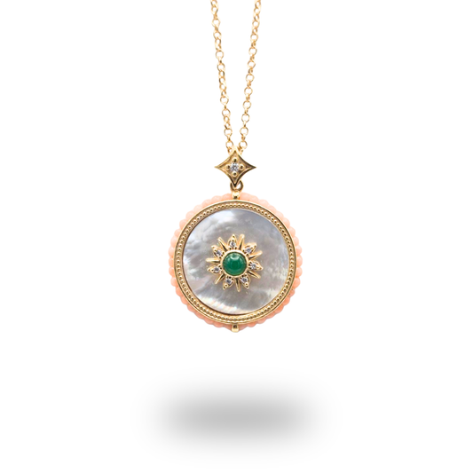 Collana in Argento 925 dorato con piastra tonda in Madreperla, spola di Agata verde e giro di Corallo rosa