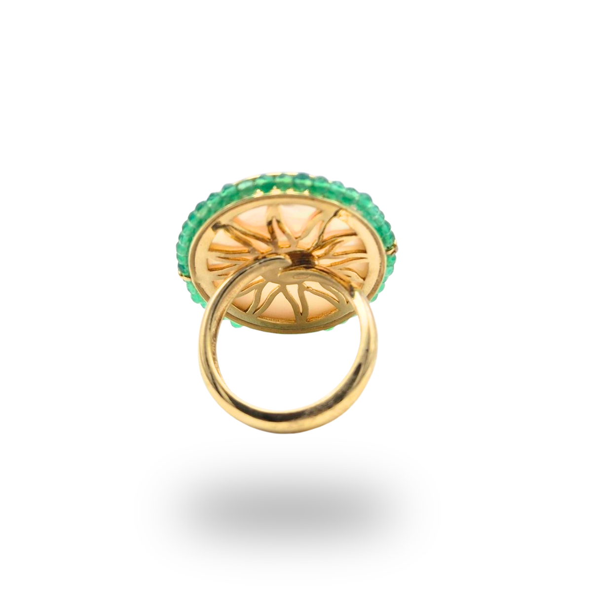 Anello in Argento 925 dorato con piastra ovale in Madreperla, Cammeo e giro di Agata verde. Misura regolabile