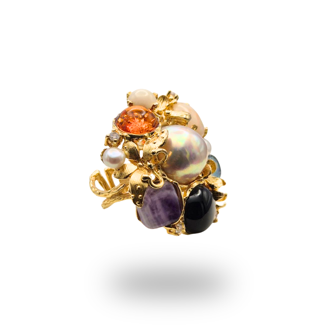 Anello in Bronzo dorato in tema floreale con Perla centrale, Corallo rosa e Pietre Naturali
