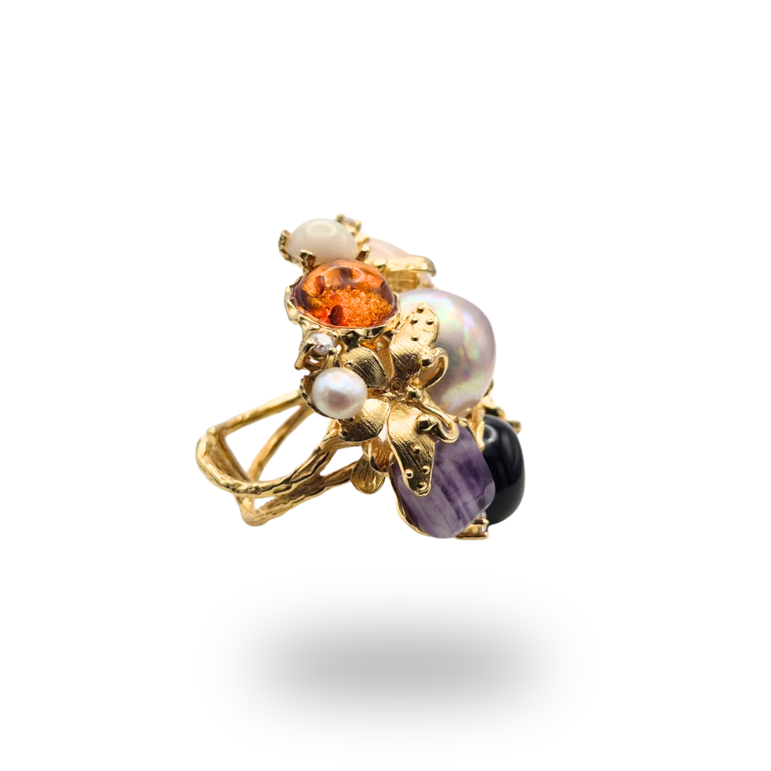 Anello in Bronzo dorato in tema floreale con Perla centrale, Corallo rosa e Pietre Naturali
