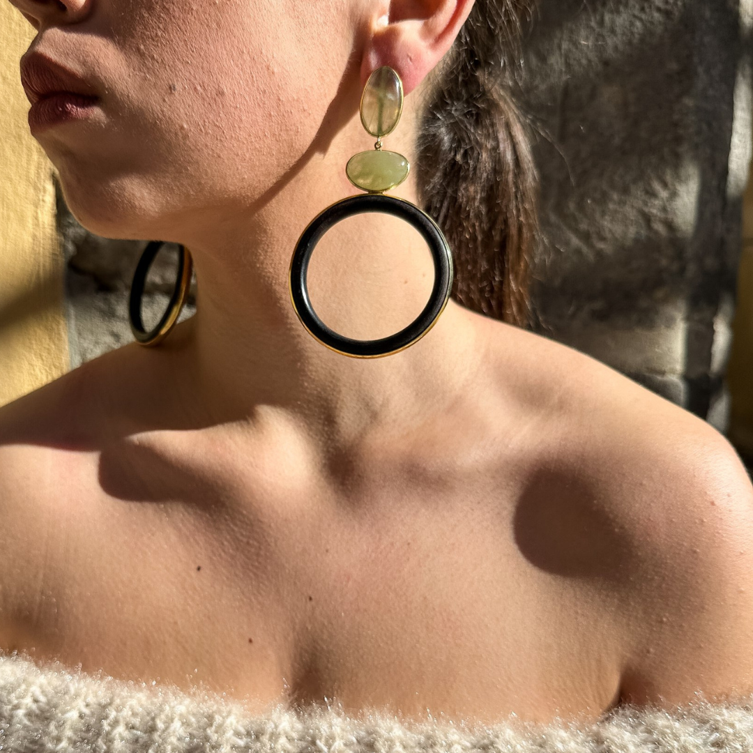 Boucles d'oreilles en argent 925 plaqué or avec cercles d'ébène et béryl vert