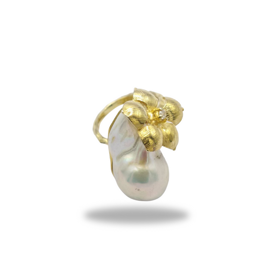 Golden 925 Silver Ring with 5-petal Flower and Scaramazza Pearl