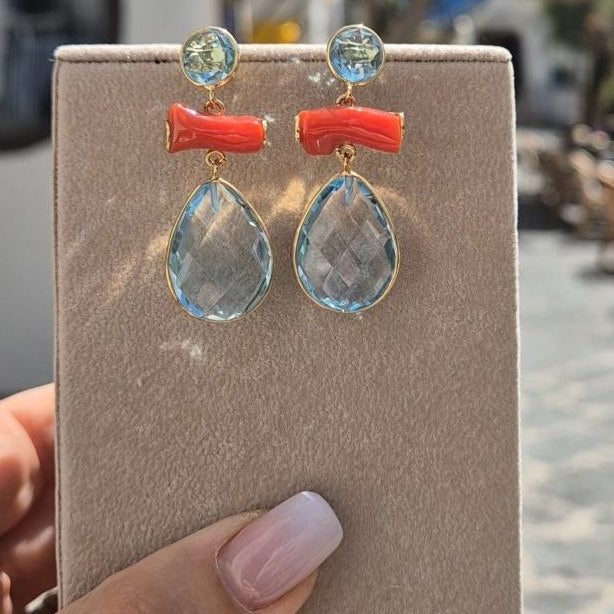 Orecchini in Argento 925 dorato con rami di Corallo rosso e Topazio azzurro