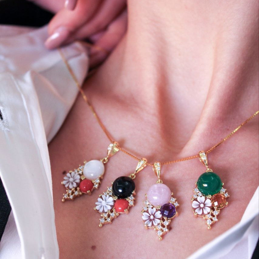 Ciondolo in Argento 925 dorato con Cammeo a fiore, Amazzonite e Corallo rosso, Modello Vanity