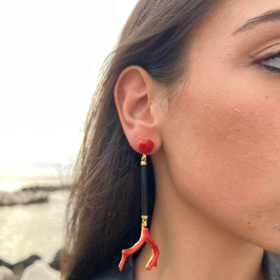 Orecchini in Argento 925 dorato con stecche in Onice, Sasso e Ramo di Corallo rosso Mediterraneo